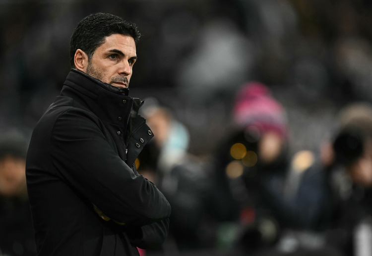 အာဆင်နယ်ဟာ ပြီးခဲ့တဲ့ တနင်္ဂနွေနေ့က ခရစ္စတယ်ပဲလေ့စ်ကို ၁-၀ နဲ့ အနိုင်ရခဲ့ပြီးနောက် ၁၀ ပွဲဆက် ရှုံးပွဲ မရှိစံချိန်နဲ့ အတူ ပရီးမီးယားလိဂ် အမှတ်ပေးဇယား ထိပ်ဆုံး ကနေ ၄ မှတ်ဖြတ် ဦးဆောင်လိုက်တာလည်း ဖြစ်ပါတယ်။