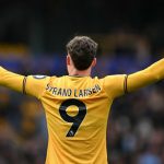 英联杯 斯特兰德·拉尔森状态逐渐回暖,依然是狼队锋线最具威胁的球员。