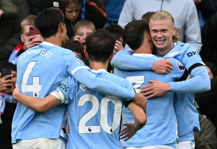 လက်ရှိမှာ အာဆင်နယ် ကတော့ ပရီးမီးယားလိဂ် အမှတ်ပေးဇယား ထိပ်ကနေ ၄ မှတ်ဖြတ် ဦးဆောင်နေပြီးတော့ မန်စီးတီး ကိုလည်း ၆ မှတ်ဖြတ်ထားနိုင်ပါတယ်။