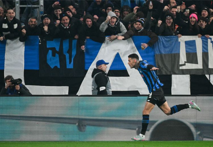 欧冠联赛 斯卡马卡抓住禁区机会，头球攻门成功，为切尔西追平比分。